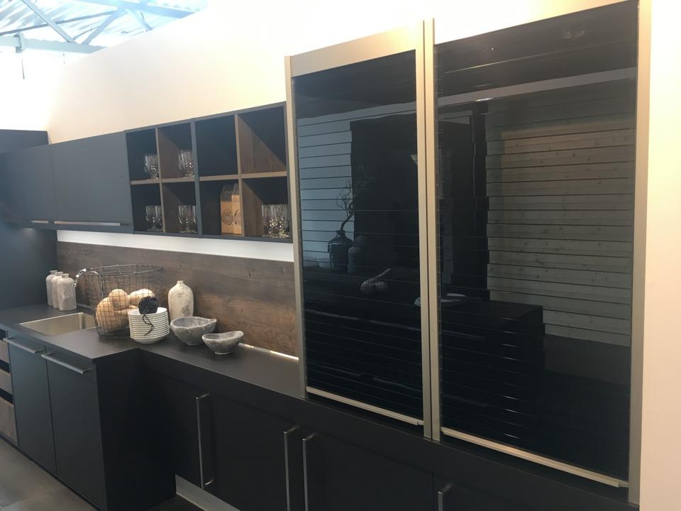 Inselküche 240x90 plus 3x Hochschrank Einbauküche freie Planung - Bild 17