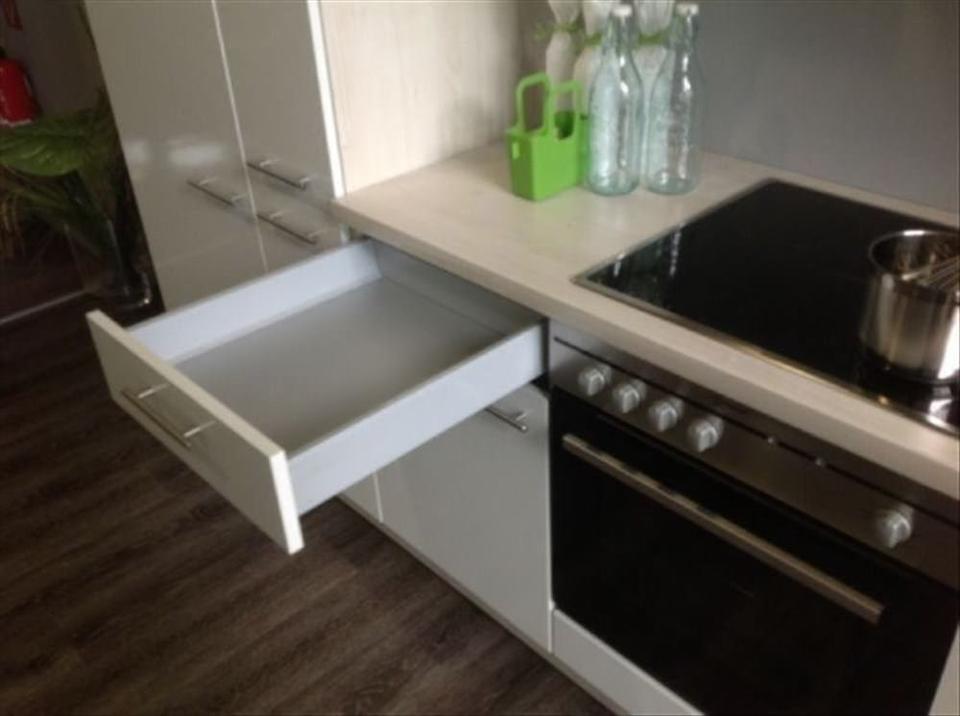 Neue Küche Günstig individuell planbar Einbauküche NEU 26 - Bild 8