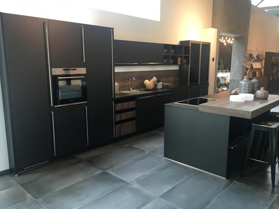 Inselküche 240x90 plus 3x Hochschrank Einbauküche freie Planung - Bild 4