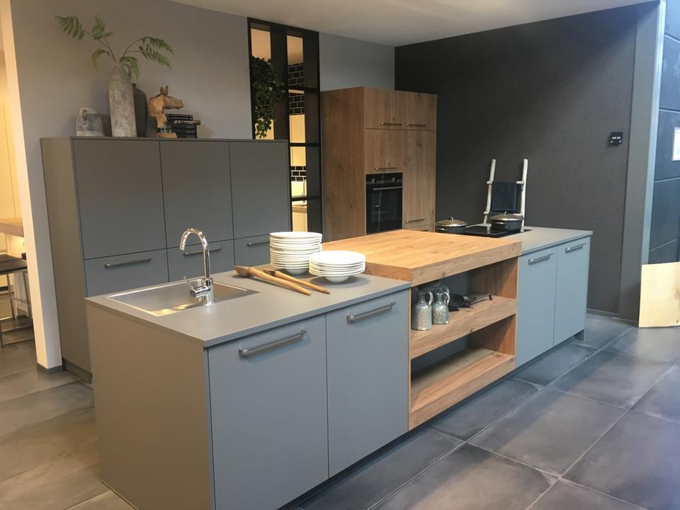 Insel Küche NEUE Einbauküche individuell geplant Kücheninsel - Bild 2