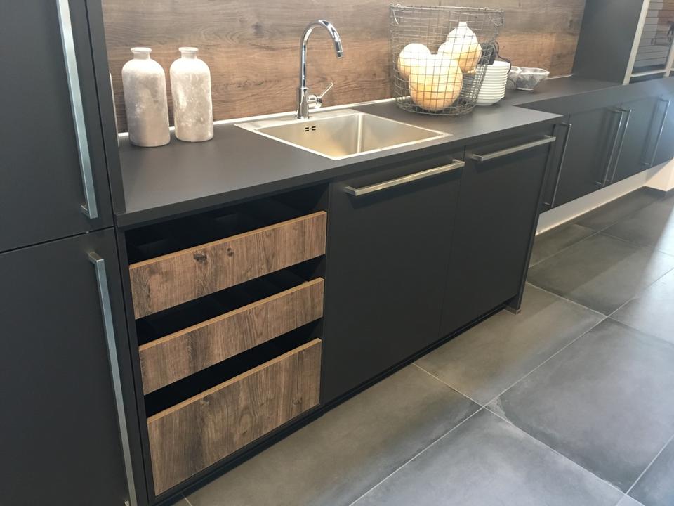Inselküche 240x90 plus 3x Hochschrank Einbauküche freie Planung - Bild 12