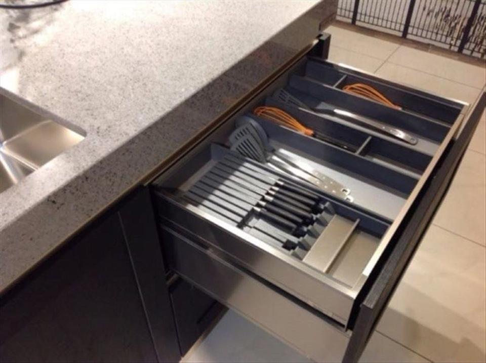 Inselküche grifflos NEU Einbauküche individuell planbar - Bild 10