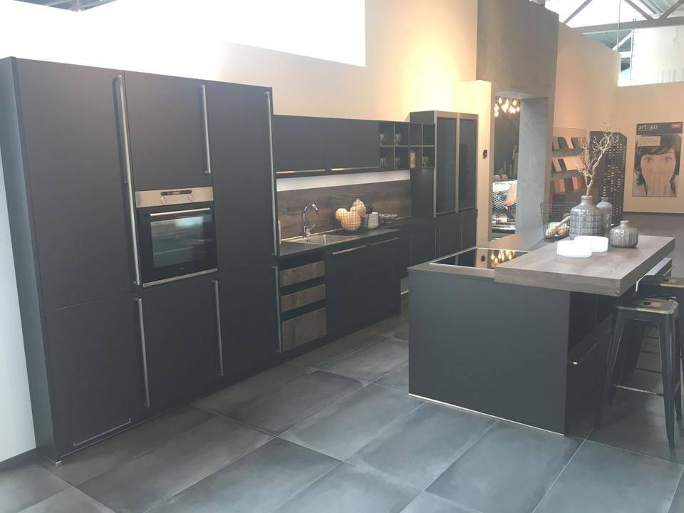 Inselküche 240x90 plus 3x Hochschrank Einbauküche freie Planung