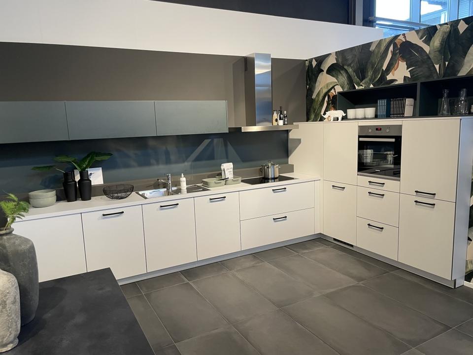NEUE Einbauküche L-Form Küche in modern weiß ( individuell )