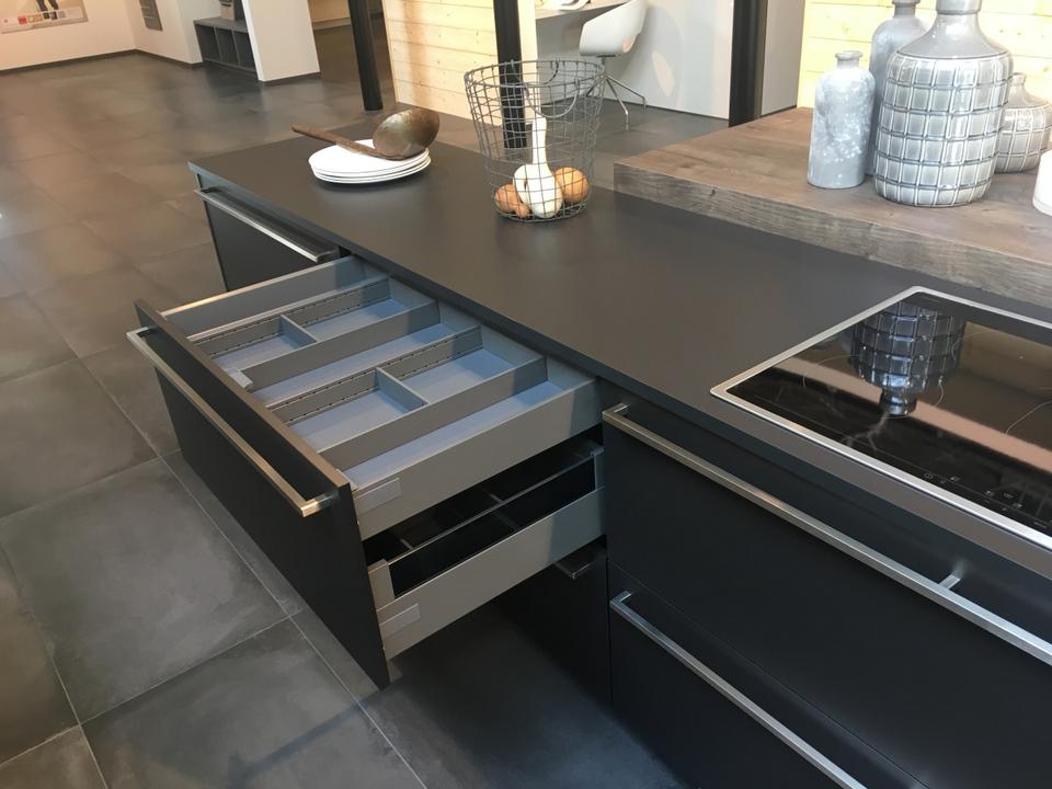 Inselküche 240x90 plus 3x Hochschrank Einbauküche freie Planung - Bild 16