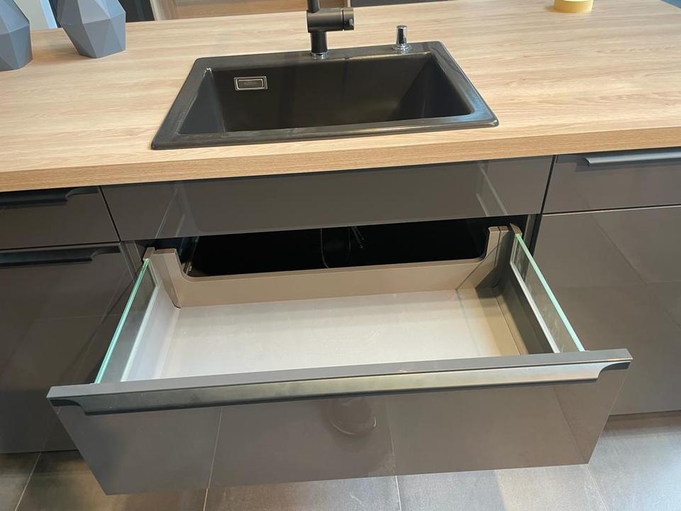 Neue Einbauküche L-Form Wunsch-Küche frei planbar NEU Maße: 305 cm x 175 cm - Bild 4